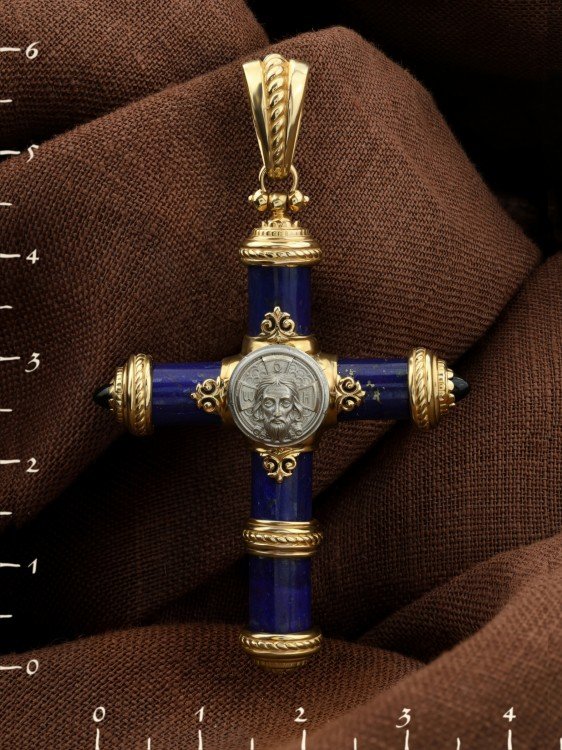 Крест из лимонного золота c ониксом и лазуритом