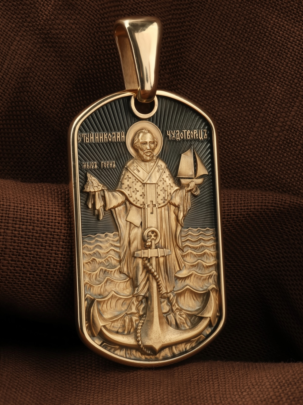 Образок из золота c эмаль