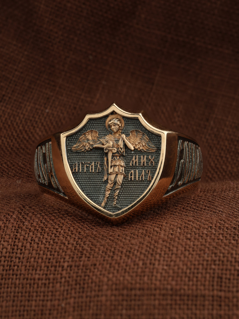 Кольцо из золота