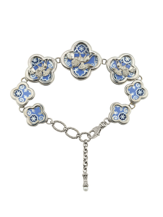 Браслет из белого золота c эмаль , жемчугом и перламутром