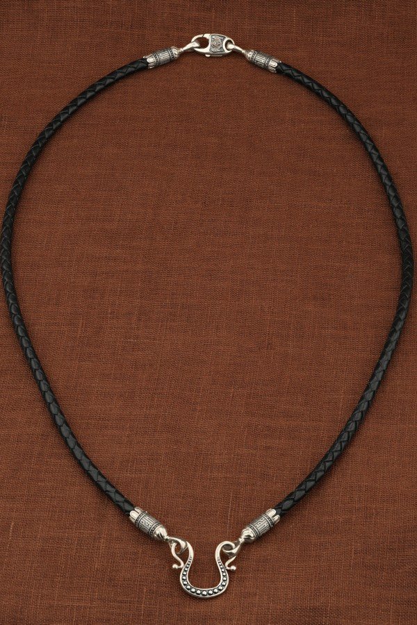 Гайтан из белого золота c кожаным шнурком