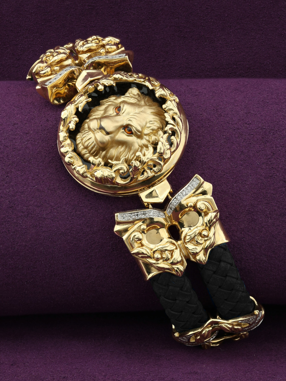 Браслет из лимонного золота c эмаль , бриллиантами, шнурком и ониксом