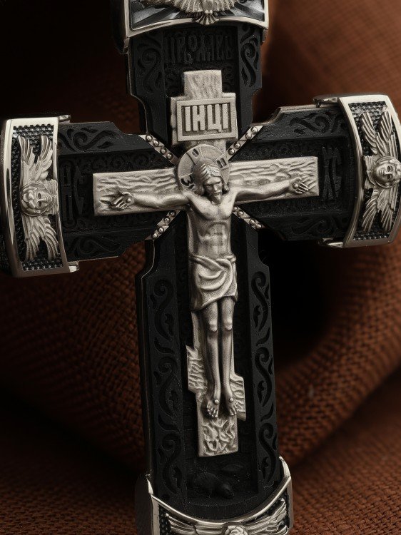 Крест из белого золота c эбеновым деревом