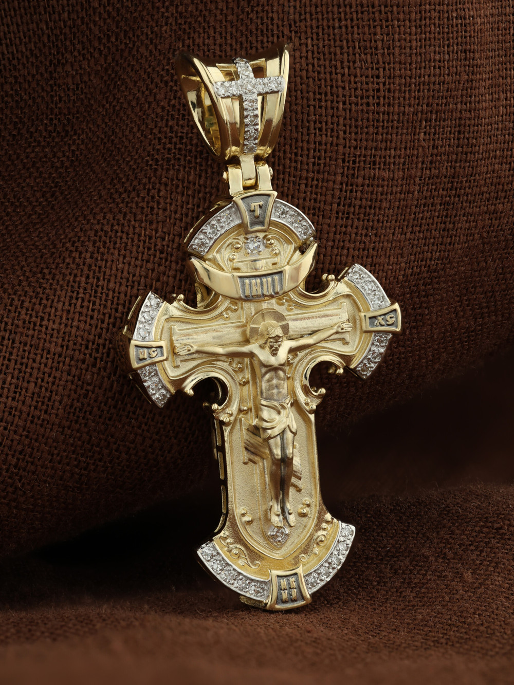 Крест из лимонного золота c бриллиантами