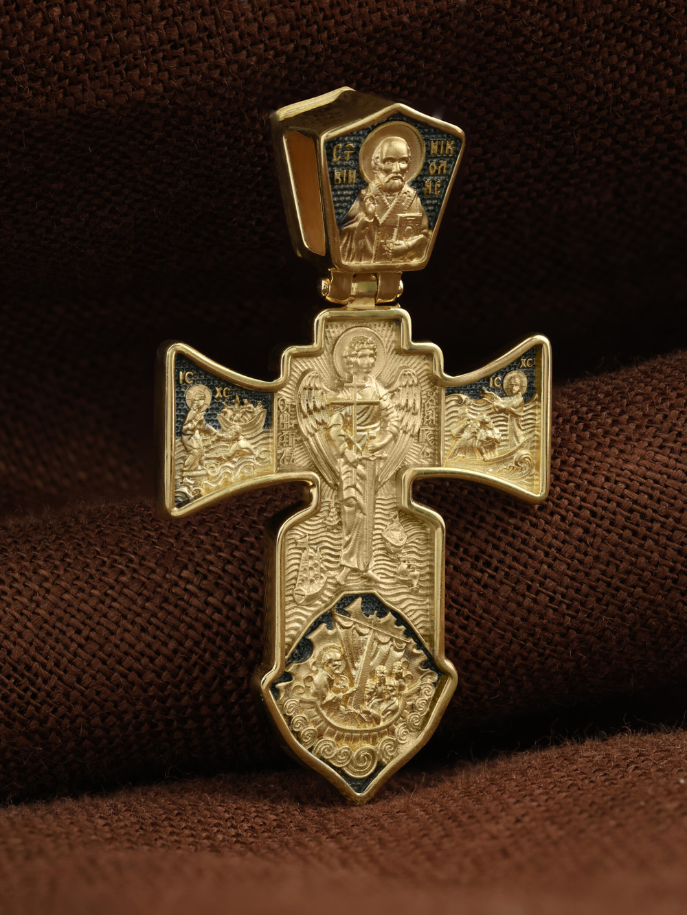 Крест из лимонного золота