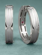 Серьги из белого золота c рубином