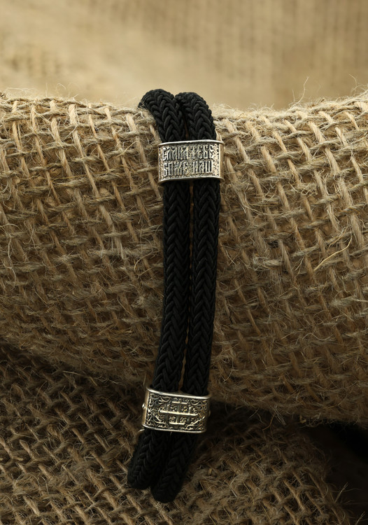 Браслет из серебра и золота c ониксом и шёлковым шнурком