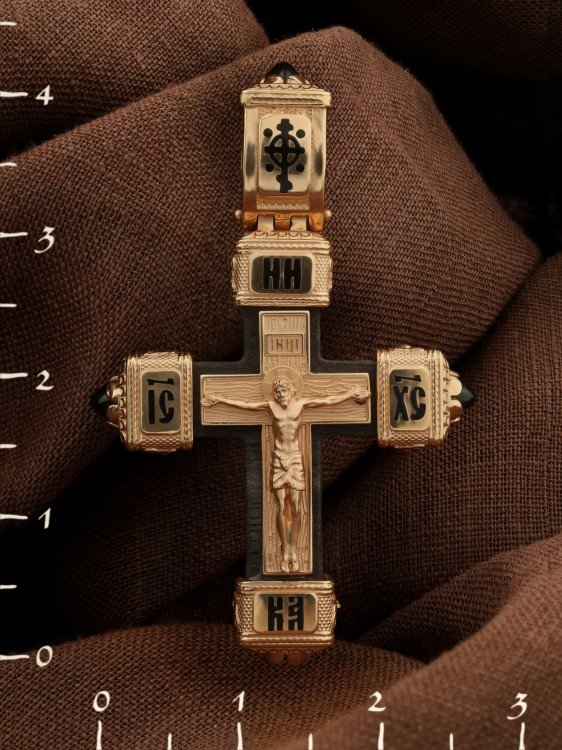 Крест из золота c эмаль , ониксом и эбеновым деревом