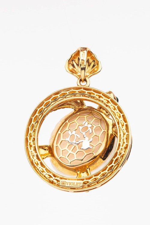 Подвеска из золота c эмаль и бивнем мамонта