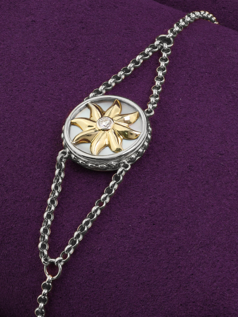 Браслет из белого золота c бриллиантами, ониксом и перламутром