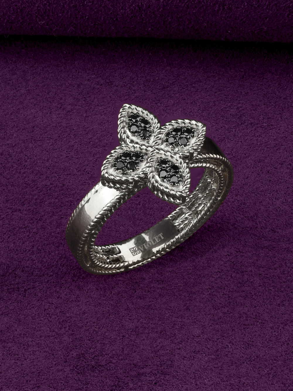 Кольцо из белого золота c бриллиантами