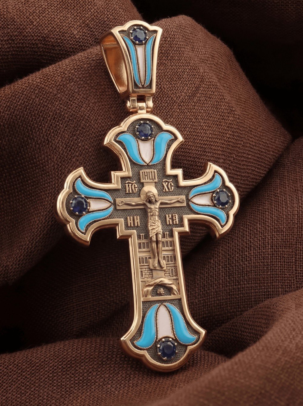 Крест из золота c эмаль и сапфиром