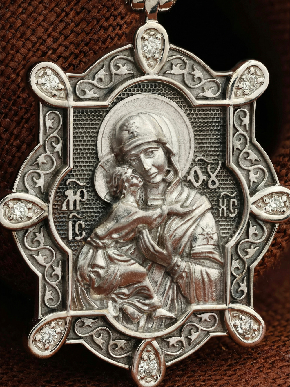 Образок из белого золота c бриллиантами