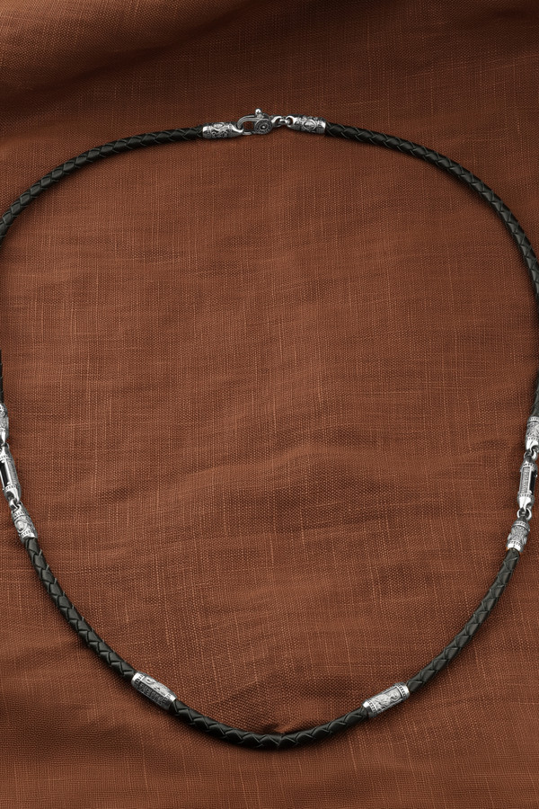 Шнурок кожаный из белого золота c кожаным шнурком и ониксом