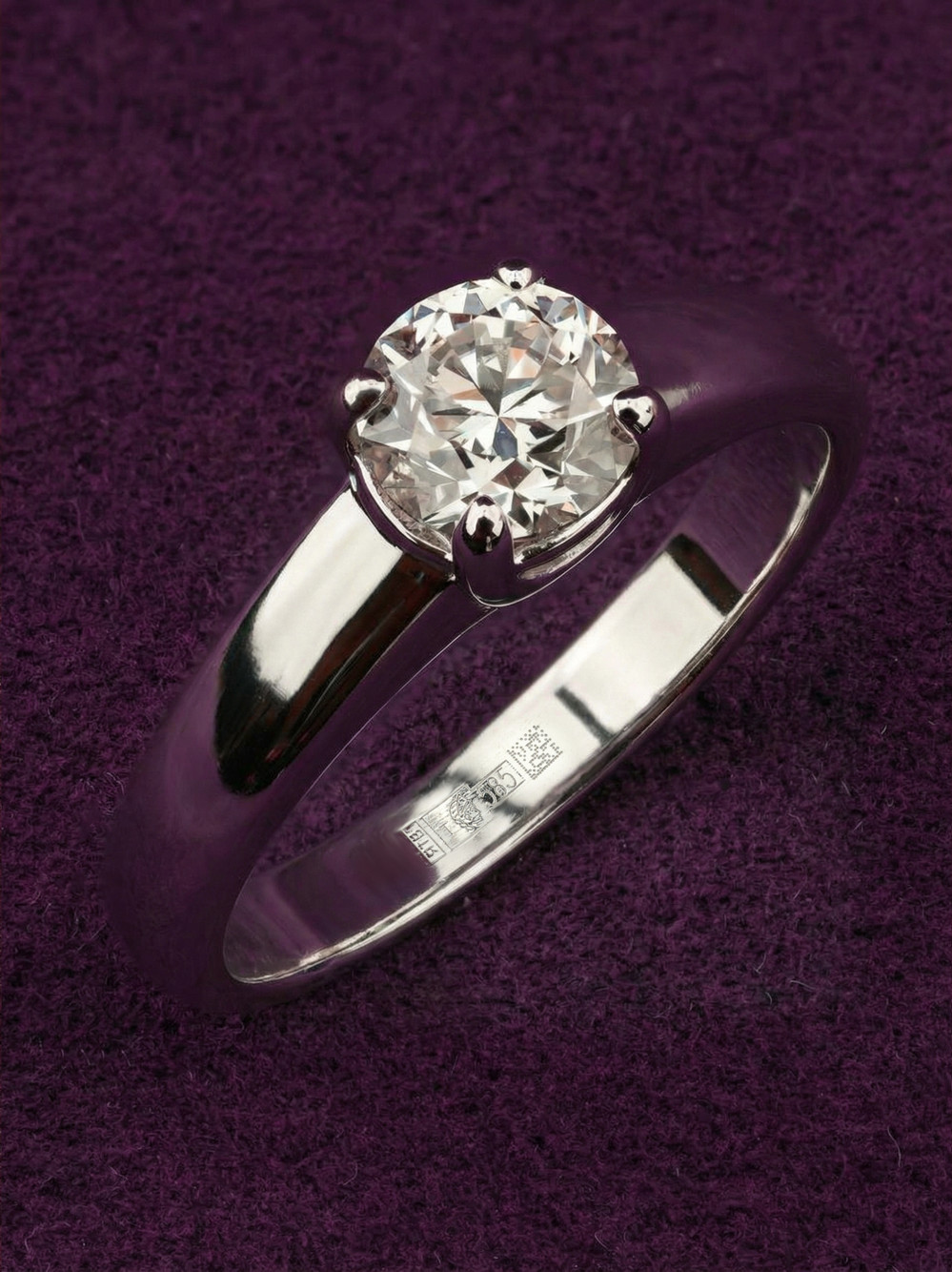 Кольцо из белого золота c бриллиантами