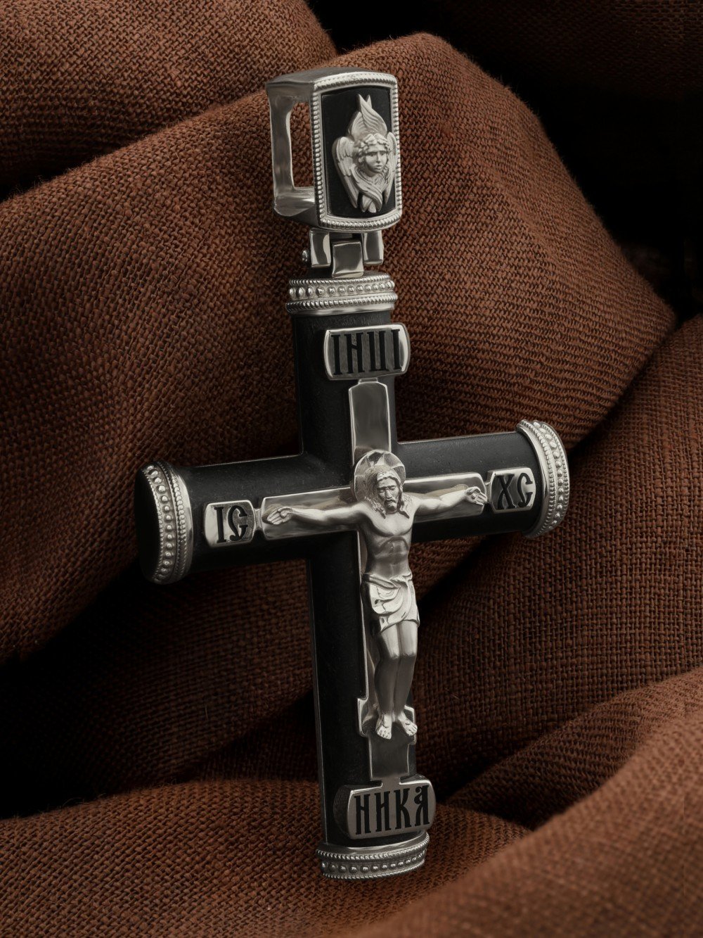 Крест из белого золота c эмаль и эбеновым деревом