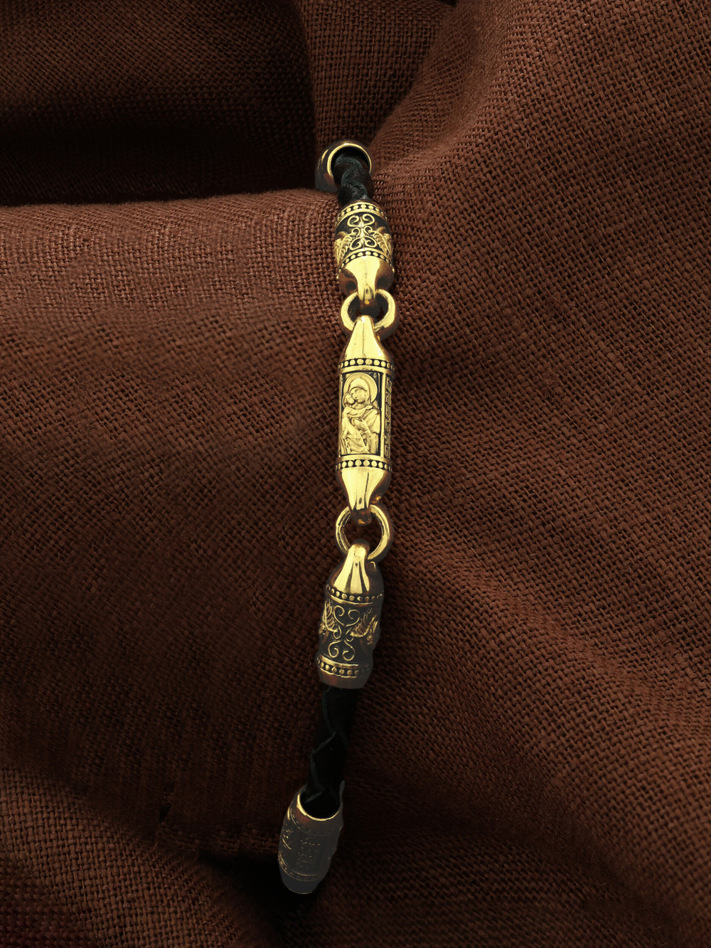 Браслет из лимонного золота c кожаным шнурком