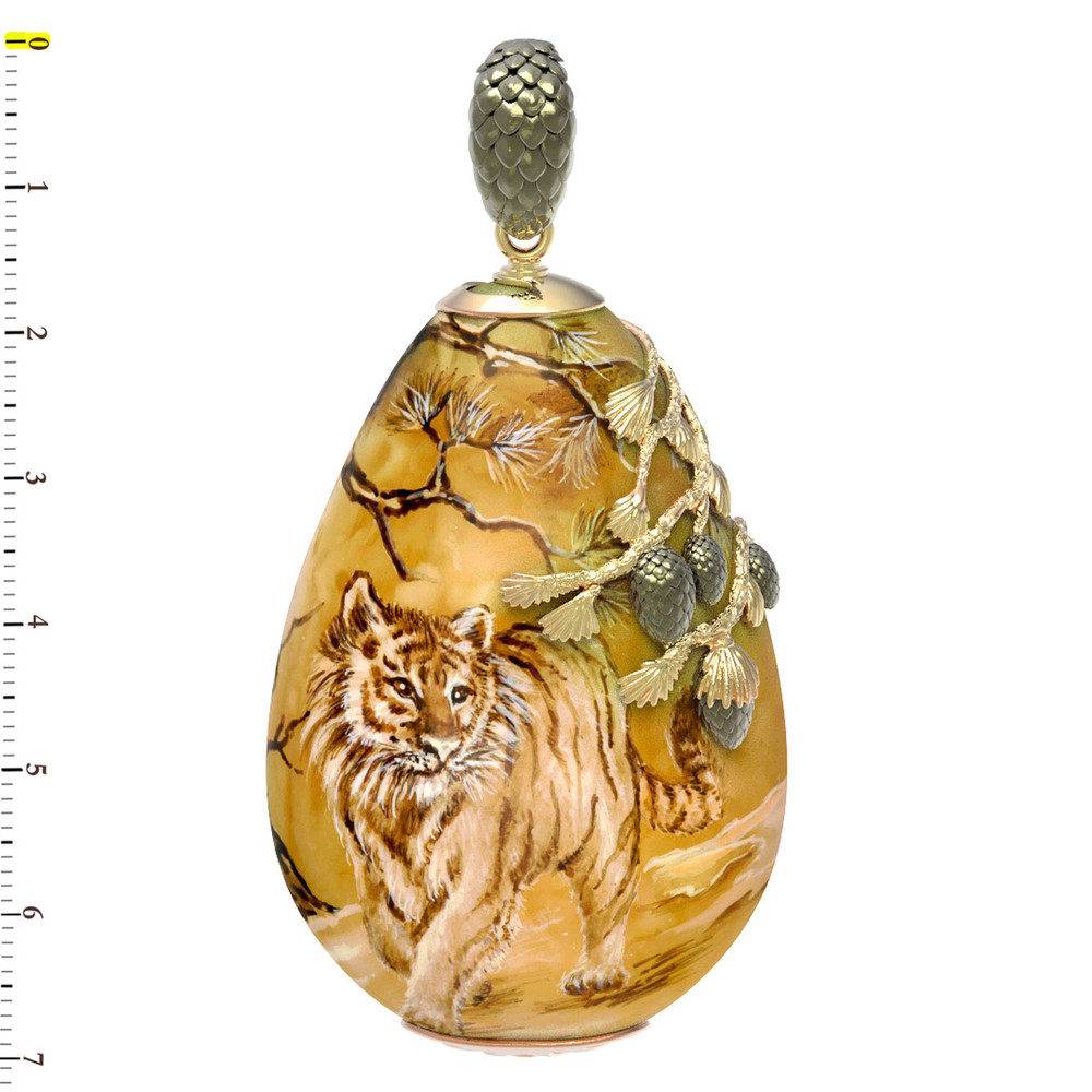 Подвеска из лимонного золота c росписным янтарём