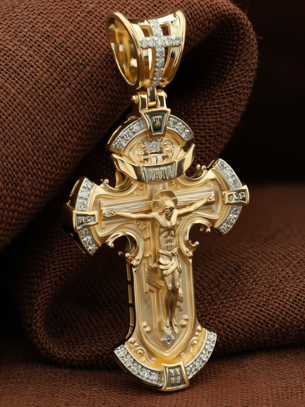 Крест из лимонного золота c бриллиантами