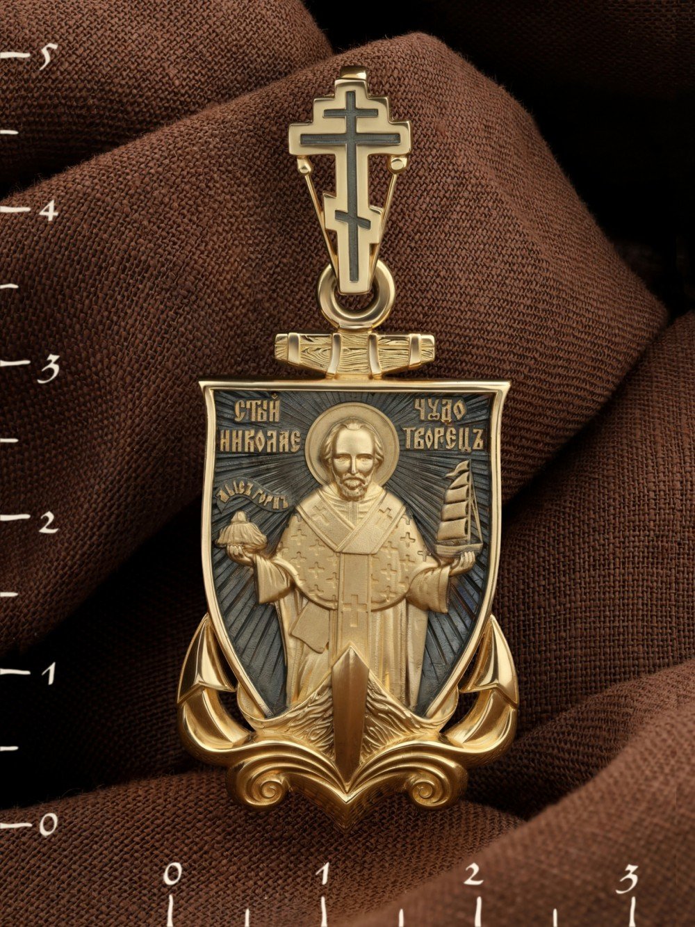 Образок из лимонного золота c эмалью