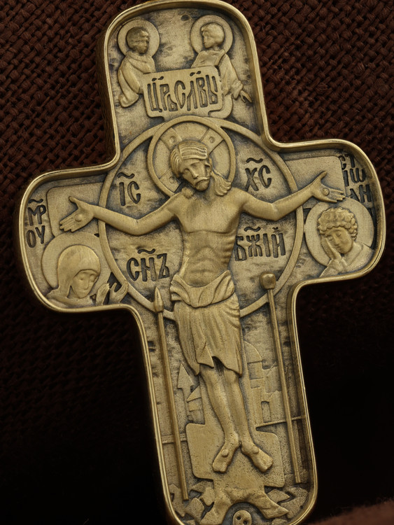 Крест из лимонного золота