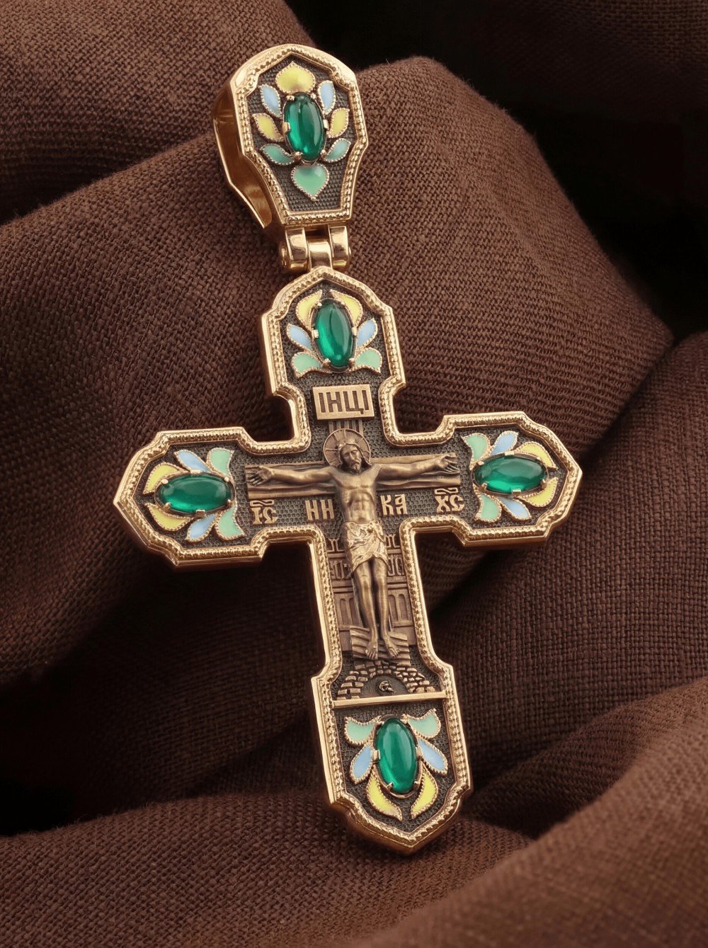 Крест из золота c эмаль и хризопразом