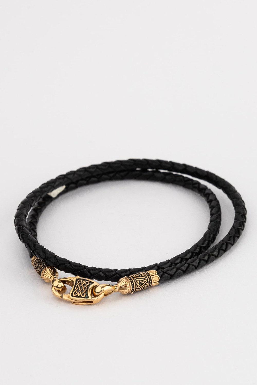 Шнурок кожаный из золота c кожаным шнурком