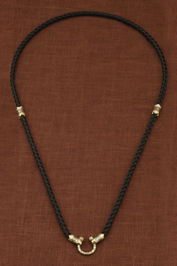 Шнурок шёлковый из лимонного золота c шёлковым шнурком