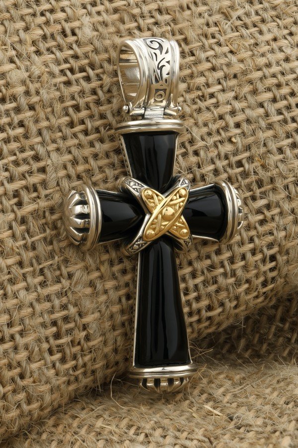 Крест из серебра 925 пробы и золота 750 пробы c ониксом и рубином