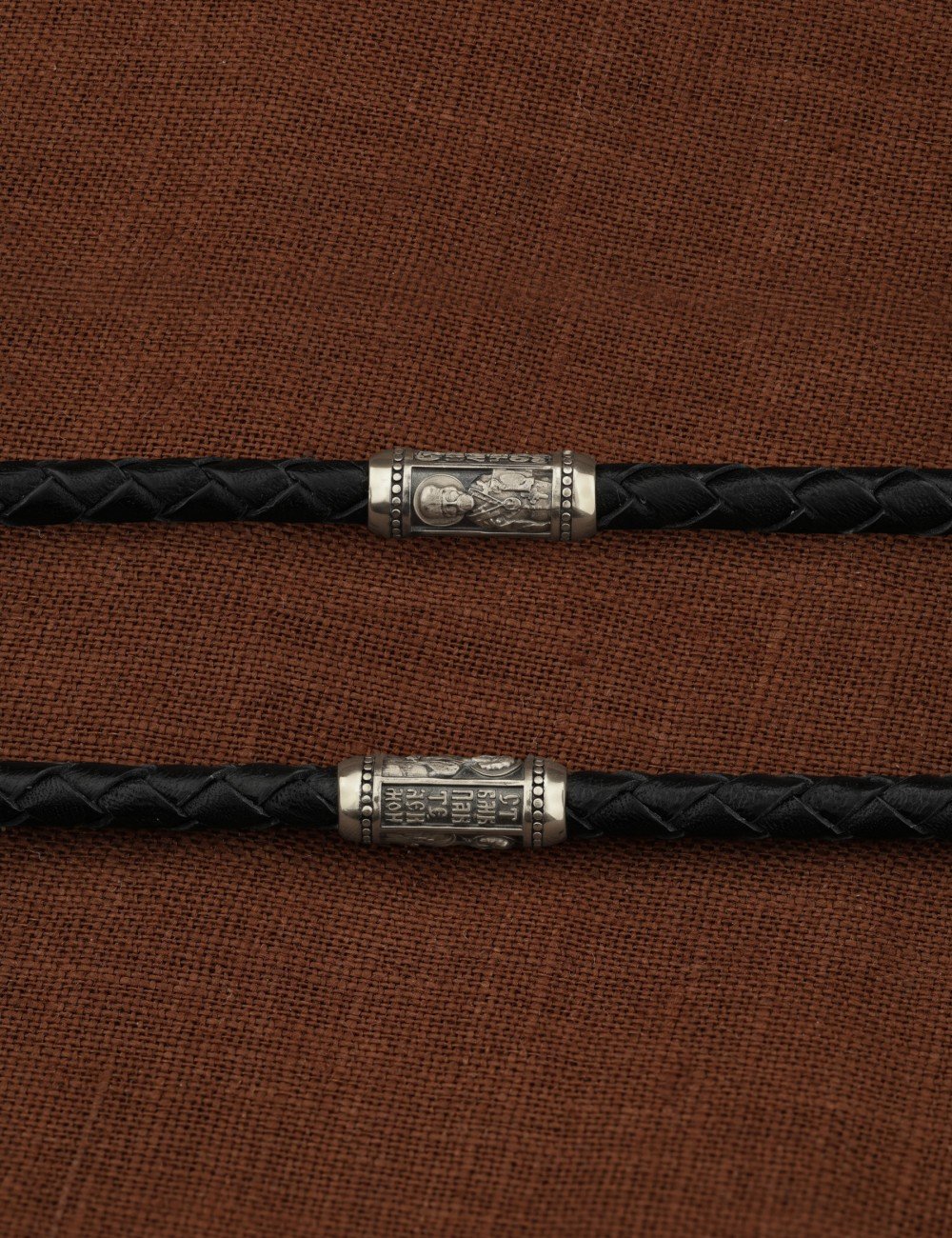 Гайтан из белого золота c кожаным шнурком