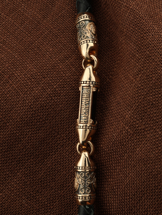 Шнурок кожаный из золота c кожаным шнурком и ониксом