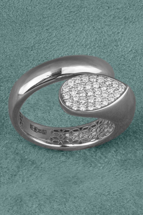 Кольцо из белого золота c бриллиантами