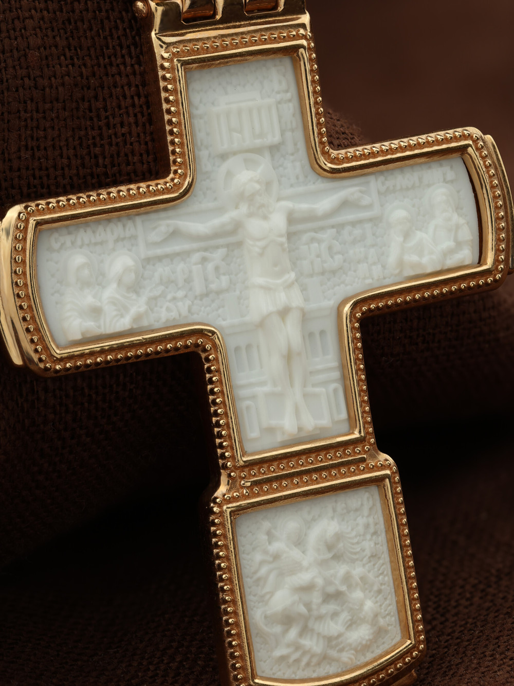 Крест из золота c бивнем мамонта