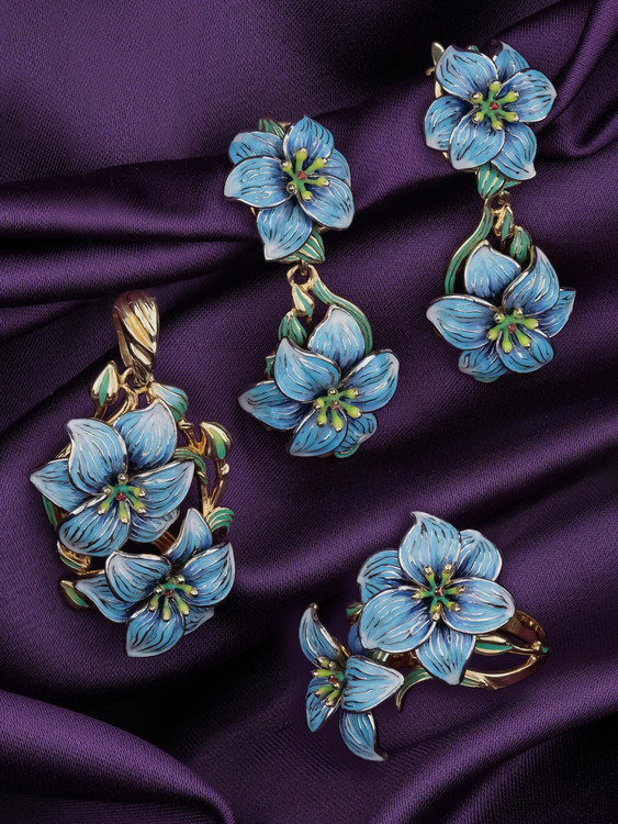 Подвеска из лимонного золота c эмаль