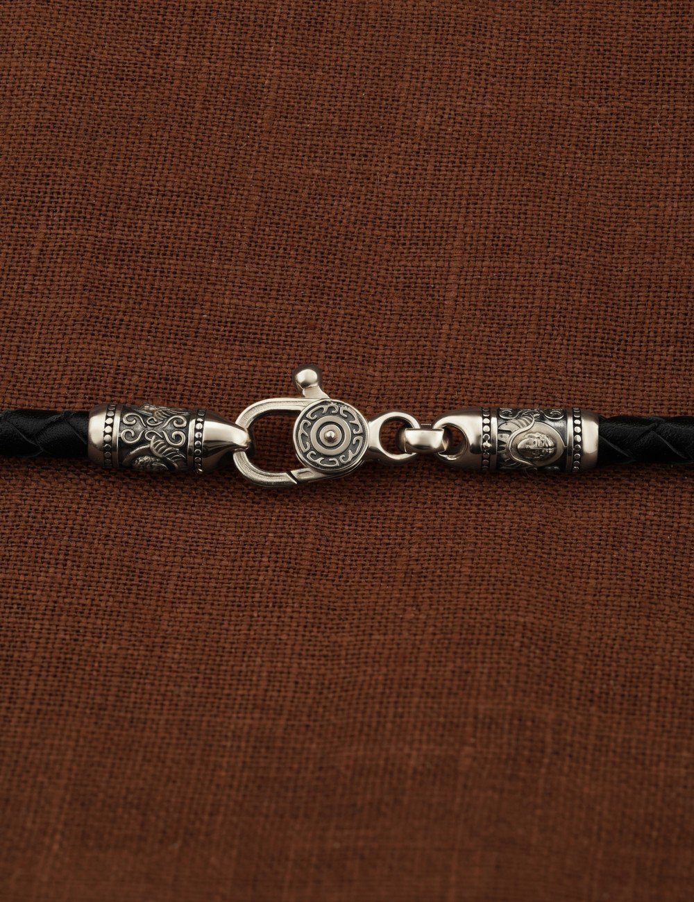 Гайтан из белого золота c кожаным шнурком