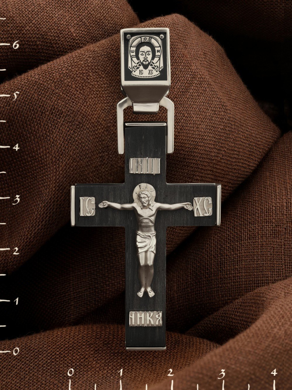 Крест из белого золота c эмаль и эбеновым деревом