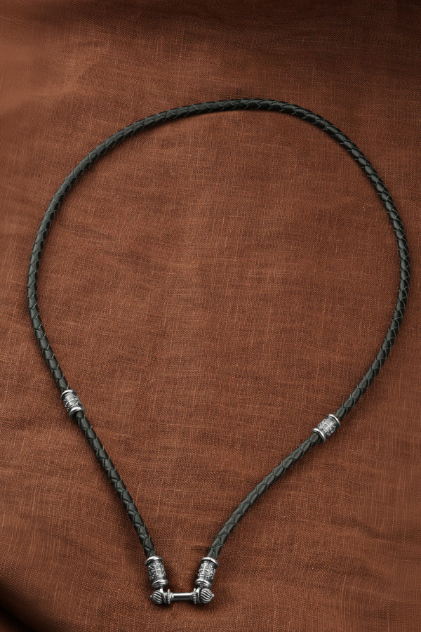 Шнурок кожаный из белого золота c кожаным шнурком