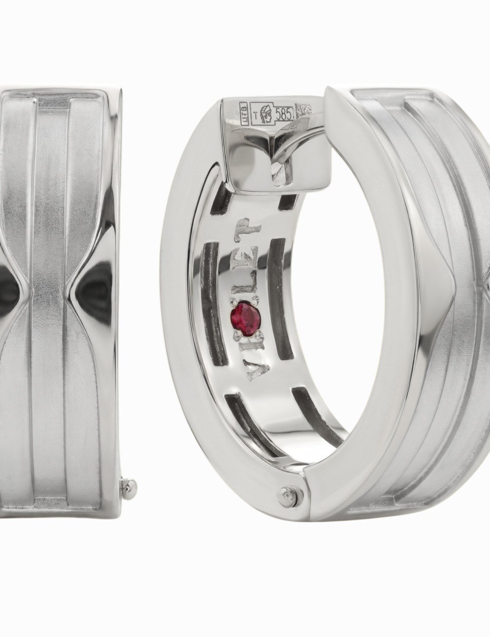 Серьги из белого золота c рубином