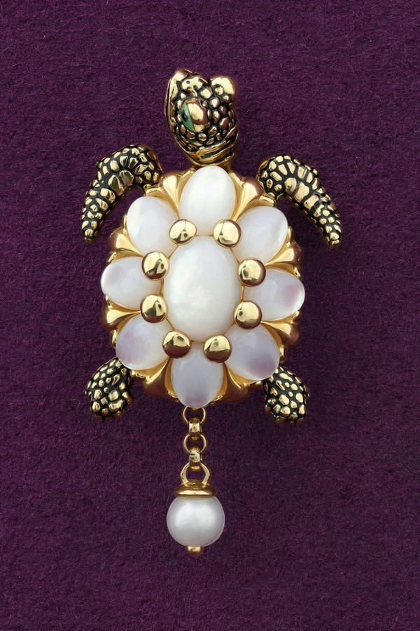 Подвеска из лимонного золота c эмаль , жемчугом и перламутром