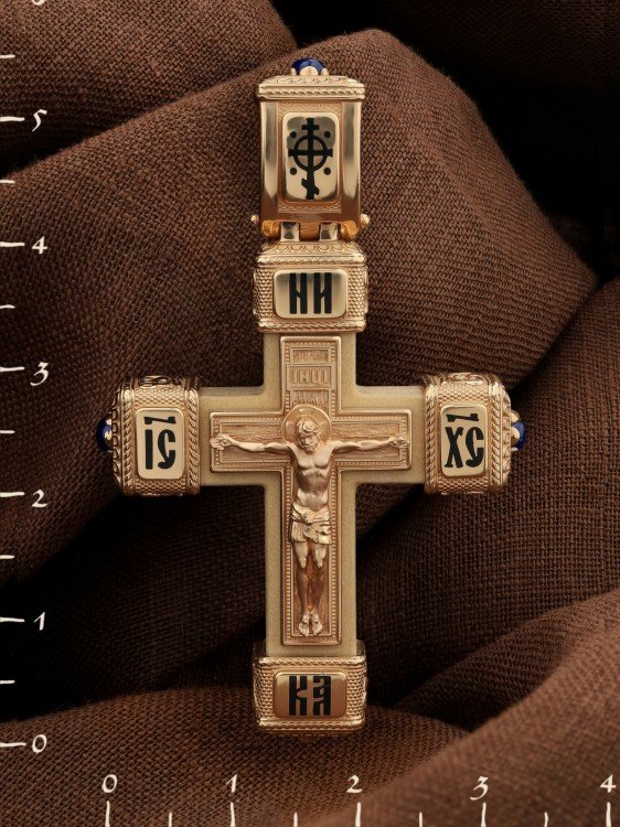 Крест из золота c эмаль , сапфиром и деревом груши