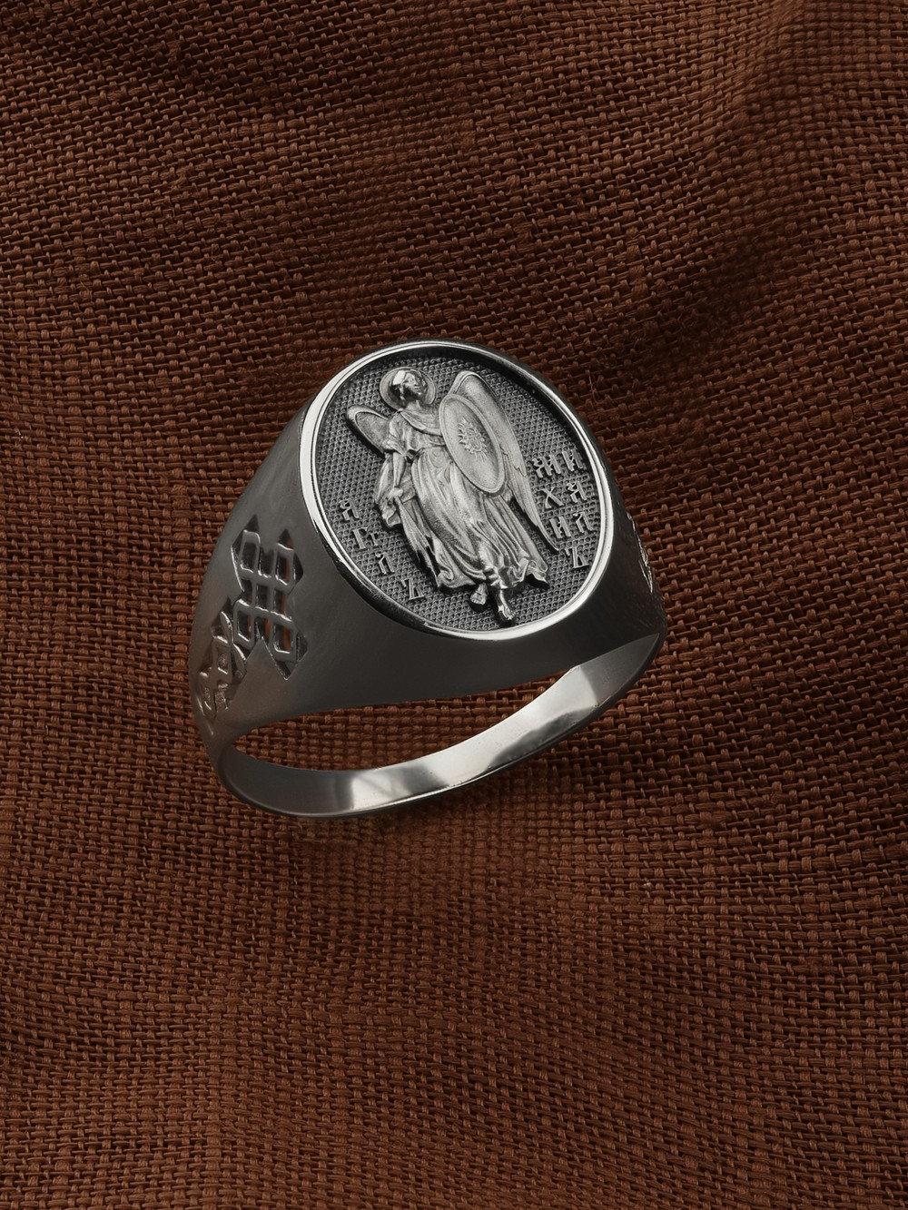 Кольцо из белого золота