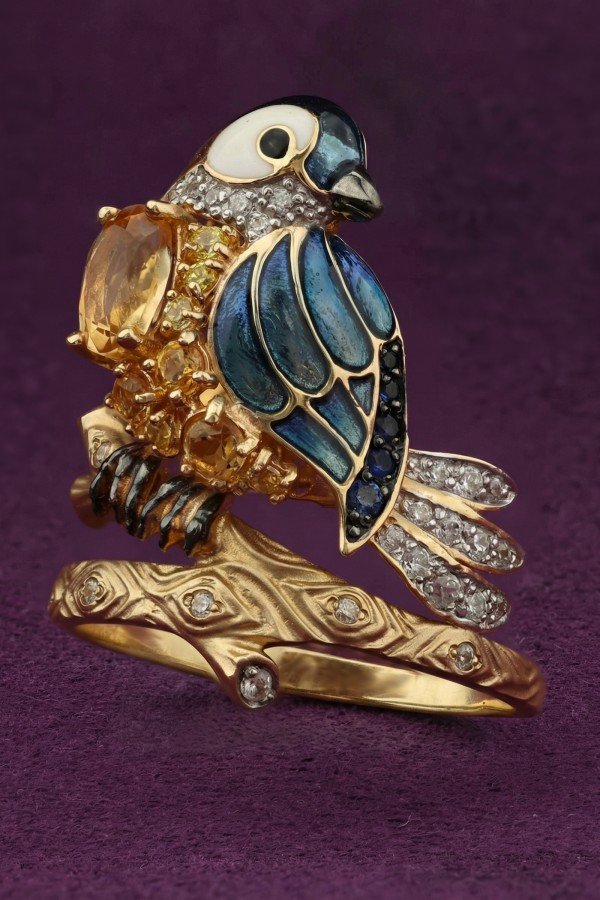 Кольцо из лимонного золота c эмаль , фианитом, цитрином и сапфиром